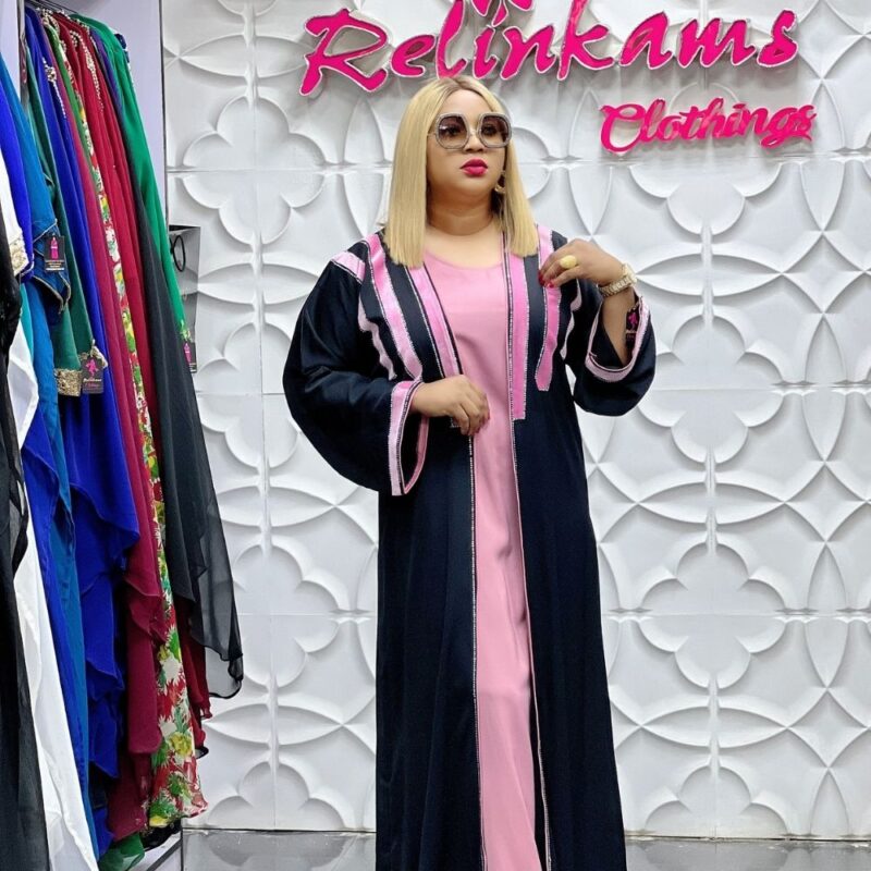 Pink and Black Reversible 2-in-1 Abaya - Image 2