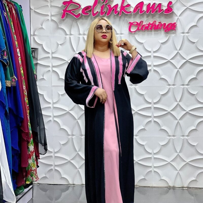Pink and Black Reversible 2-in-1 Abaya - Image 4